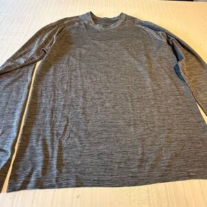 lululemon Metal vent tech athletica Men's Heathered Gray Long Sleeve Shirt